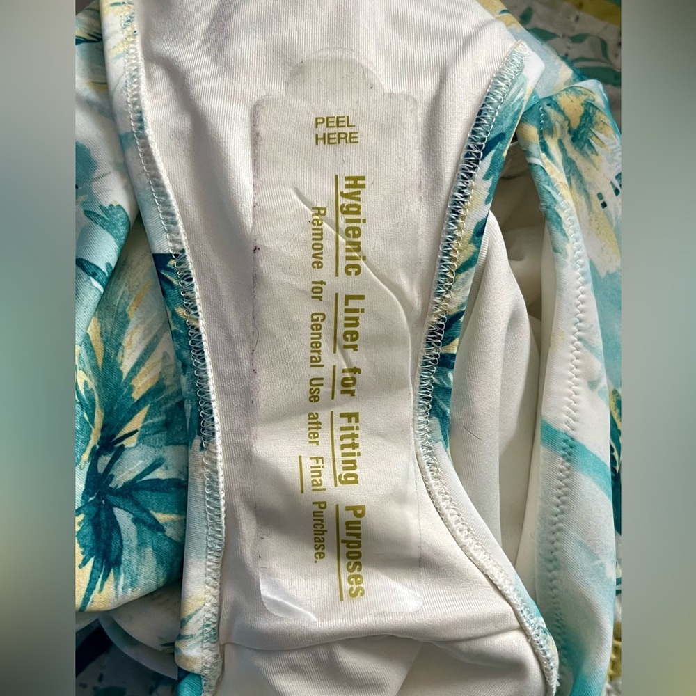 NWT XXL Old Navy Deep-V One-Piece Bathing Suit - Picture 9 of 9